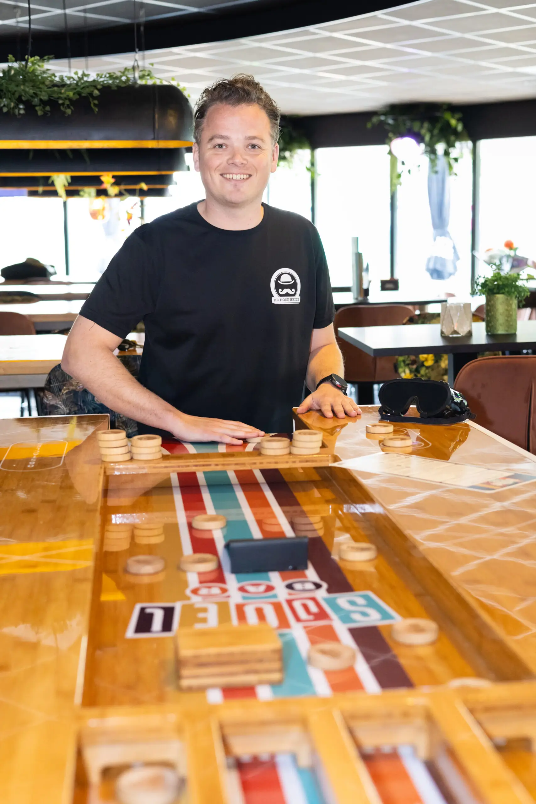 Peter de Ruijter aan de sjoelbar