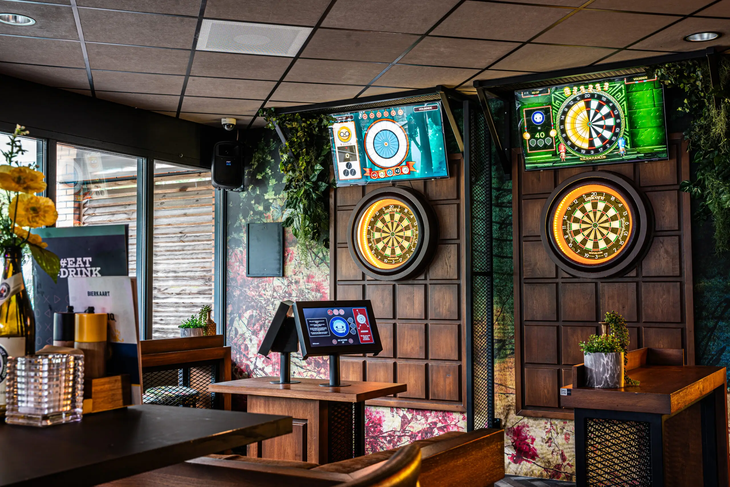 2 interactive dartborden